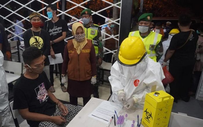 Wali Kota Mojokerto Sidak Warkop dan Cafe, Pengunjung yang Kedapatan Nongkrong Di-rapid Test