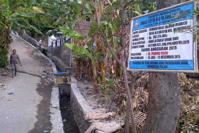 Proyek Saluran Drainase di Alasbayur Situbondo Diduga Pakai Material Bekas