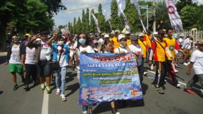 Promosi Pantai Pasir Putih Situbondo, Gerak Jalan Siput Banjir Peserta