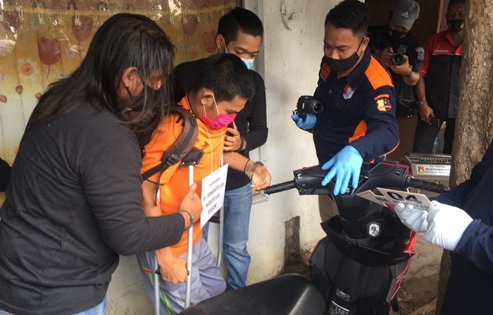 Reka Ulang Pembunuhan Tukang Pijat Hingga Pelaku Kabur Telanjang Bulat Pakai Motor