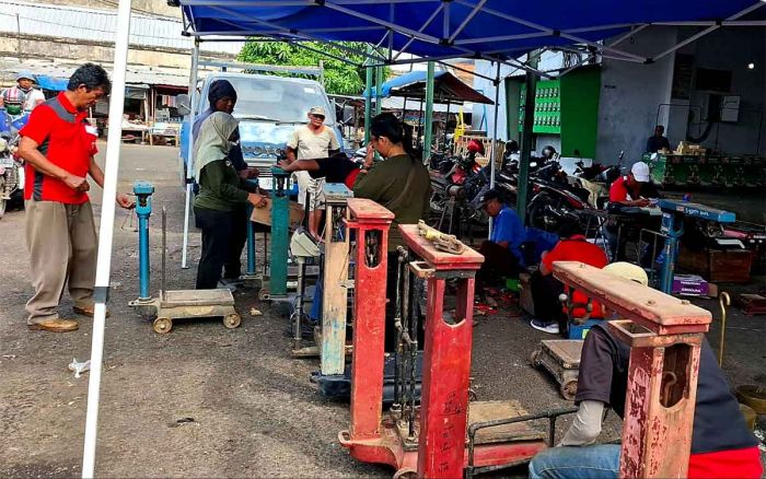 Tingkatkan Kepercayaan Konsumen, Pemkot Kediri Rutin Lakukan Tera Ulang ke Seluruh Pasar