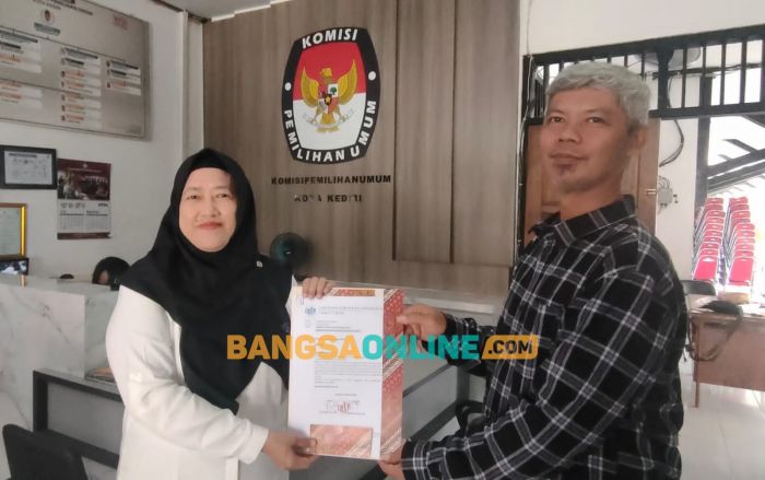 Kawal Pilkada Serentak, JADI Jawa Timur Serahkan SK Pemantauan Ke KPU Kota Kediri