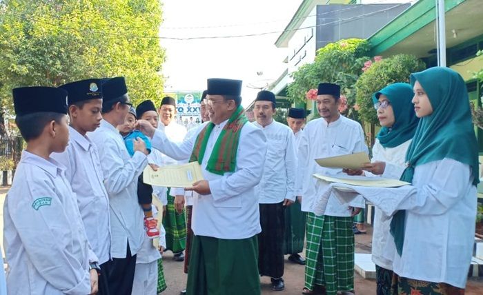 Peringati HSN 2019, Kemenag Tuban Bantu Santri Kurang Mampu