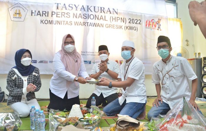 Peringati HPN 2022, Komunitas Wartawan Gresik Santuni 50 Anak Yatim