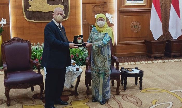 Gubernur Khofifah Terima Dubes Indonesia untuk Rumania dan Republik Moldova di Grahadi 