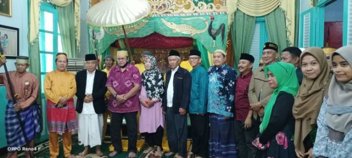 Raja Menpawah Serahkan Tanah 6 Hektar untuk Pesantren, Kiai Asep Disambut sebagai Tamu Agung