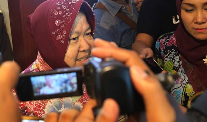 Datangi Kejati Jatim, Risma Serahkan Dokumen Pengembalian Aset YKP