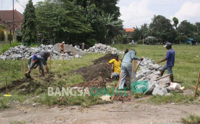 Rp 100 Juta Dibuat Bangun Kios, Penggunaan DD Desa Pulo Lor Jombang Disorot