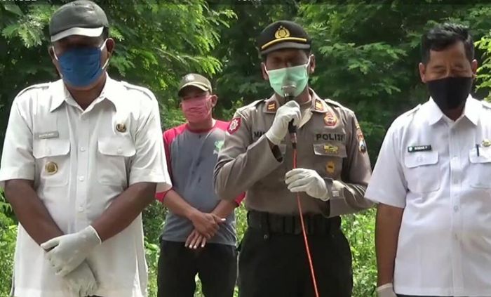 Polsek Sampung dan Pemdes Ringin Putih Berikan Paket Sembako Kepada Keluarga Pasien Covid-19