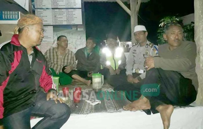 Sambang Pos Kamling dan Dialog dengan Warga, Satlantas Polres Pasuruan Ajak Giatkan Ronda