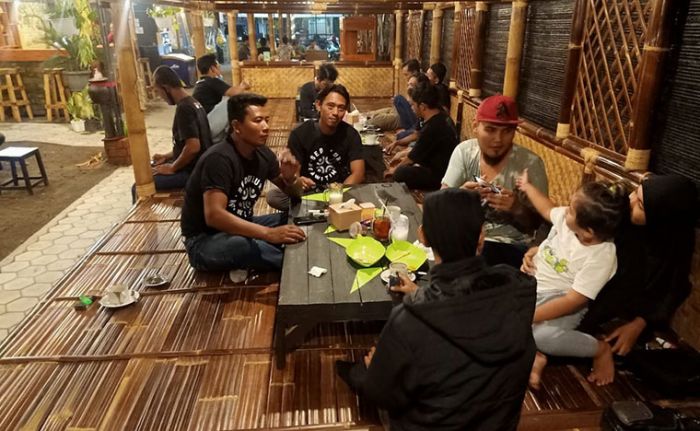 Meski Baru Buka, Kedai Lebah Madu Ngawi Sudah Jadi Tempat Favorit Berbuka dan Kongkow