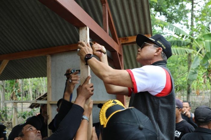 Bupati Ngawi Bedah Rumah Warga Bersama Komunitas ICN Peduli