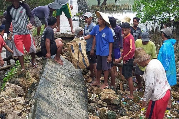 Longsor hingga Jembatan Putus Akibat Banjir Bandang Terjang Sangkapura Gresik