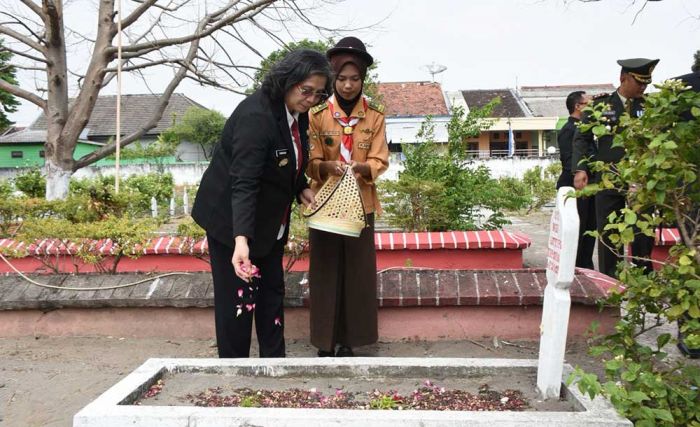 Peringati Hari Pahlawan ke-78, Pj Wali Kota Kediri Ikuti Upacara dan Ziarah ke Taman Makam Pahlawan