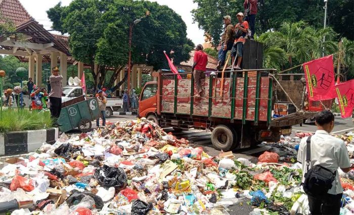 Demo Anarkis Petugas Kebersihan di Sidoarjo, Pengelola TPS3R: Sarat Kepentingan