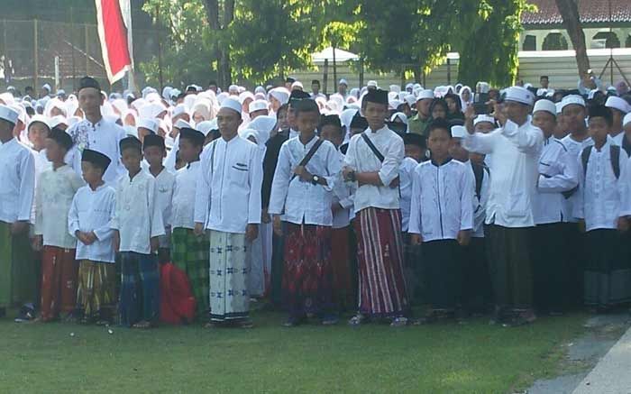 Meriah, Bupati Suyoto Apresiasi Upacara Hari Santri di Alun-Alun Bojonegoro