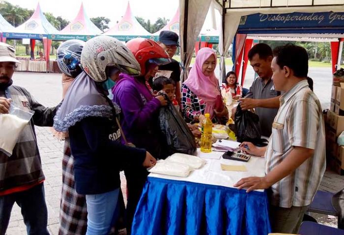 Penuhi Kebutuhan Warga Jelang Lebaran, Pemkab Gresik Gelar Pasar Murah Sembako