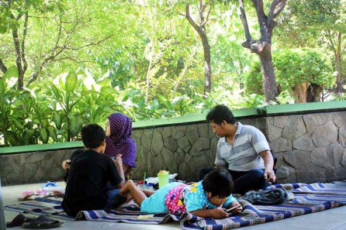 Pengunjung Taman Flora Ngagel Keluhkan Kebersihan