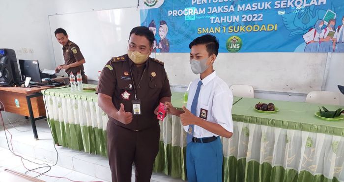 Kejari Lamongan Gelar Penyuluhan Hukum di SMAN 1 Sukodadi