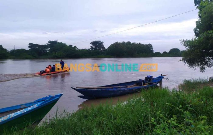 Warga Karangrejo Gresik yang Tenggelam di Bengawan Solo Belum Ditemukan