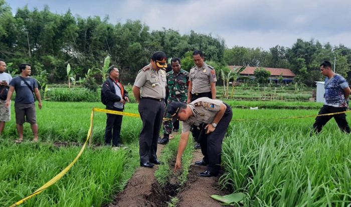 Gali Saluran Air, Warga Desa Kaponan Ponorogo Temukan Mayat Bayi