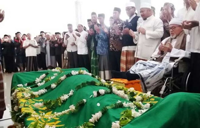 Para Santri Banjiri Ponpes Al Hikam, Salat Jenazah Dilaksanakan Bergelombang 