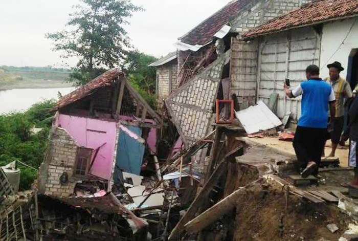 Bengawan Solo Longsor, Enam Rumah Warga Desa Keduyung Lamongan Rusak