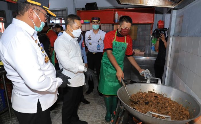 Kunjungi Rutan Medaeng, Adies Kadir Ajak WBP Buka Restoran