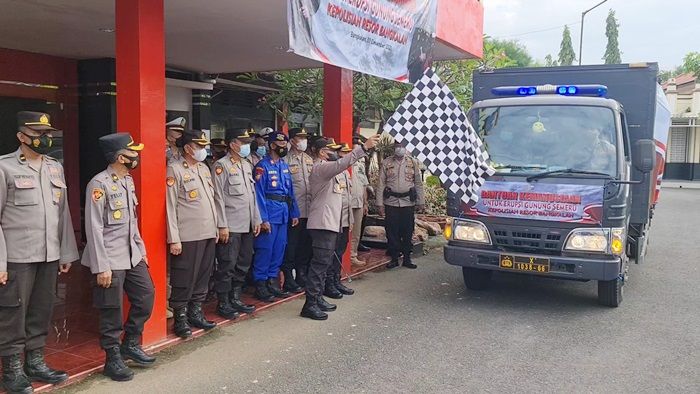 Ringankan Beban Korban Erupsi Gunung Semeru, Polres Bangkalan Salurkan 500 Paket Sembako