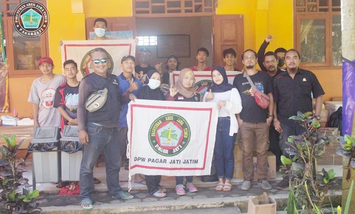 Paguyupan Arek Jawa Timur Salurkan Bansos bagi Korban Terdampak Erupsi Gunung Semeru