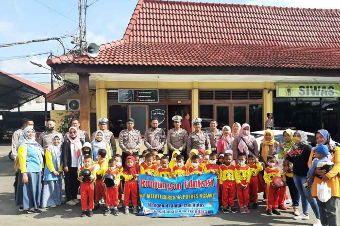 Kenalkan Rambu Lalu Lintas, TKB Melati Gelar Kunjungan Edukasi ke Polres Ngawi