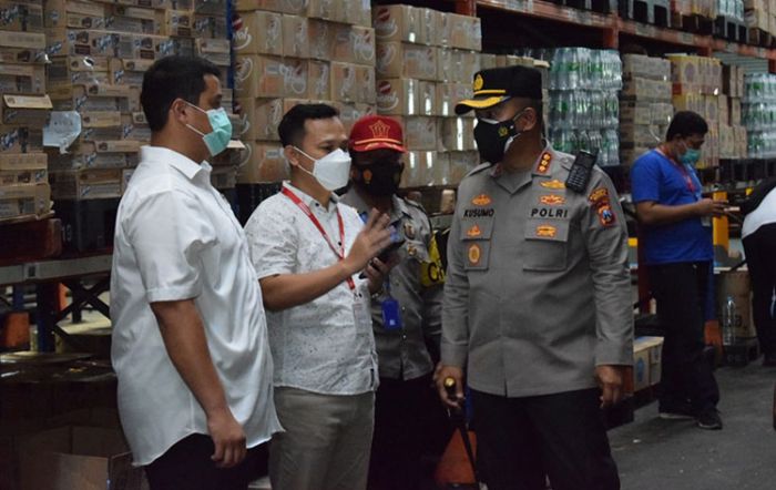 Minyak Goreng​ Langka, Kapolresta Sidoarjo Sidak Sejumlah Gudang Minimarket di Gedangan