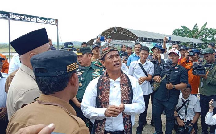 Kunjungan Kerja ke Bangkalan, Mentan Janji Tambah Pompa Air Lahan Pertanian