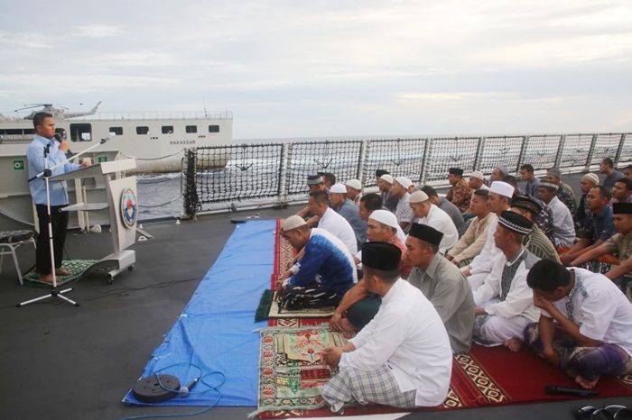 Satgas Rimpac Laksanakan Salat Idul Adha 1439 H di Atas KRI REM-331