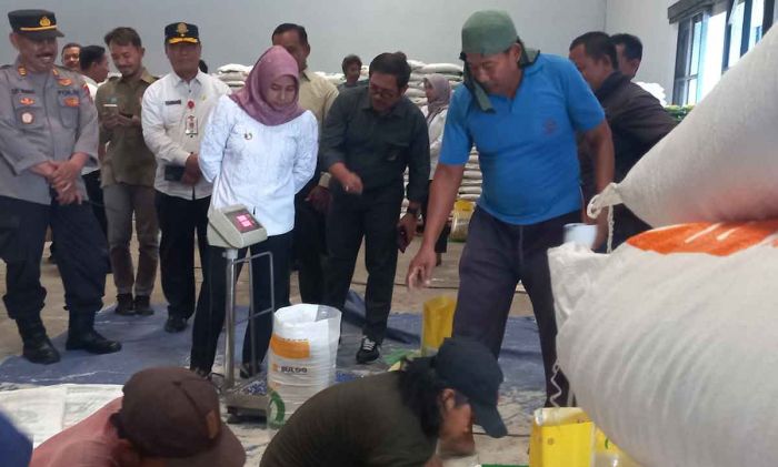 Pastikan Ketersediaan Pangan Terkendali, Wali Kota Mojokerto Sidak Gudang Beras