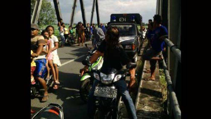 Cekcok, Ibu RT di Mojokerto Nyemplung Sungai Desa Kemantren