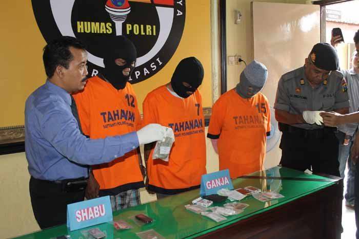 Oknum Satpol PP Pemkot Blitar Edarkan Sabu