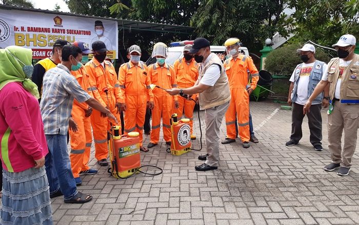 Terima Laporan Warga, BHS Gelar Baksos Penyemprotan Disinfektan di Pondok Jati Sidoarjo