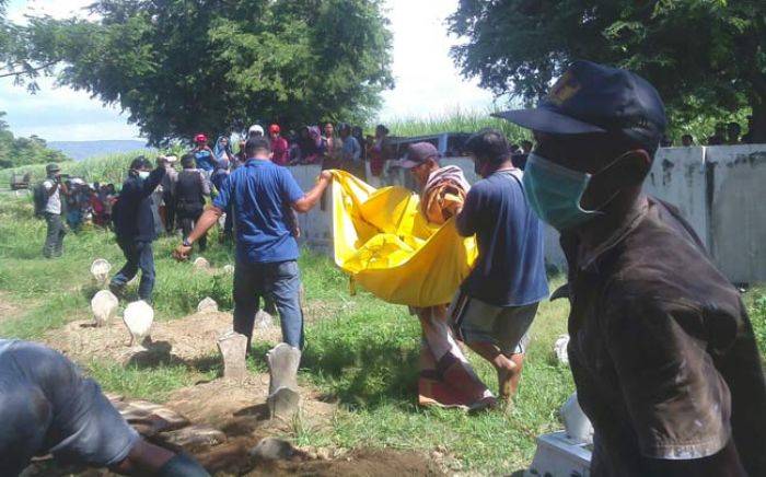 Diduga Meninggal karena Dianiaya, Makam Bocah Delapan Tahun di Situbondo Dibongkar