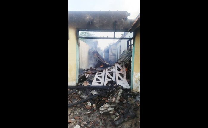 Korsleting Listrik, Rumah Tempat Penyimpanan Bahan Bangunan di Sidoarjo Terbakar