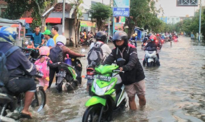 Pembangunan di Gresik Selatan Tertinggal, Warga Menganti Gugat Pemkab