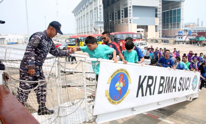 Perdana Sandar di Brunei, KRI Bima Suci Jadi Primadona