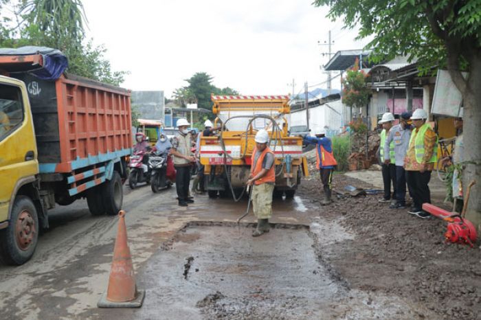 Viral Jalan Rusak di Kabupaten Probolinggo, Sekda Ugas: Tahun ini Insyaallah Digarap