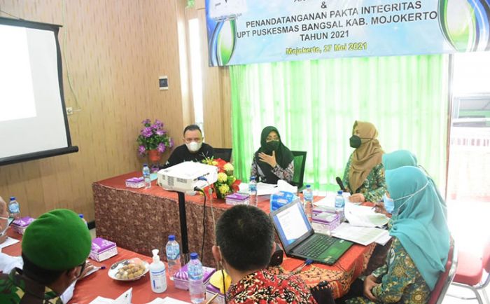 Datangi Sejumlah Puskesmas, Bupati Mojokerto Minta Surveilans Lacak Sebaran Covid-19 dengan Maksimal