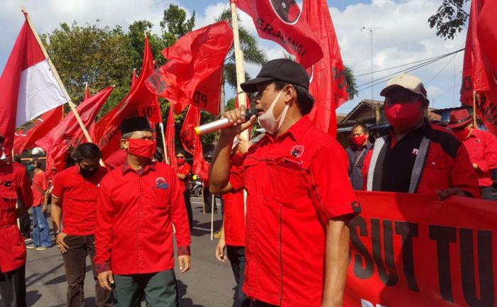 Sampaikan Aspirasi Soal Pembakaran Bendera, Massa PDIP Juga Berikan 