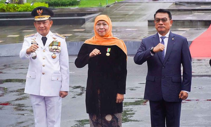 Khofifah Jadi Satu-satunya Gubernur Penerima Satyalancana Karya Bhakti Praja Nugraha