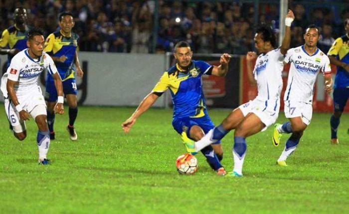 Persib Curi Poin di Kandang Persiba