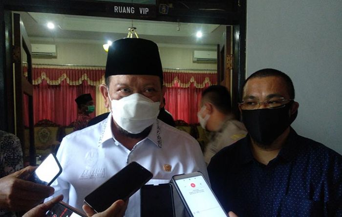 ​La Nyalla Datangi Gedung Dewan Jember, Pulang Bawa Berkas Hasil Hak Angket