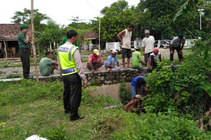 Cegah Jebol, Warga Desa Plandaan Gotong Royong Perbaiki Tanggul