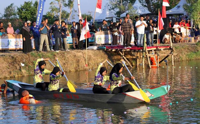 Pemdes Gredek Gresik Gelar Lomba Dayung Perahu Piala Bupati